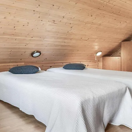 Blue Pine Hideaway By Hilla