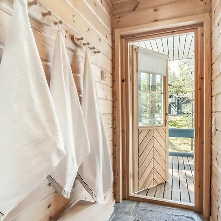 Blue Pine Hideaway By Hilla *